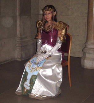 Zelda Coplay VulpesLupina Zelda on her Throne
